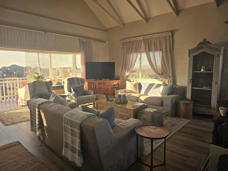 5 Bedroom Property for Sale in Outeniqua Strand Western Cape